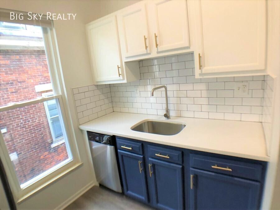 879 Oak St #879-1-2 - Photo 3 of 14