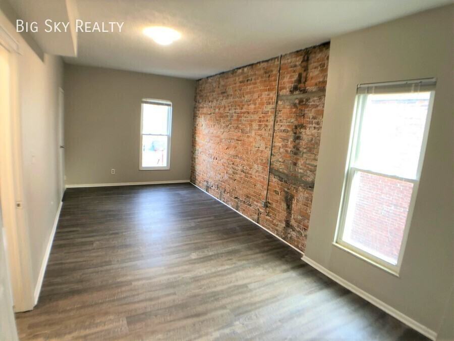 879 Oak St #879-1-2 - Photo 5 of 14