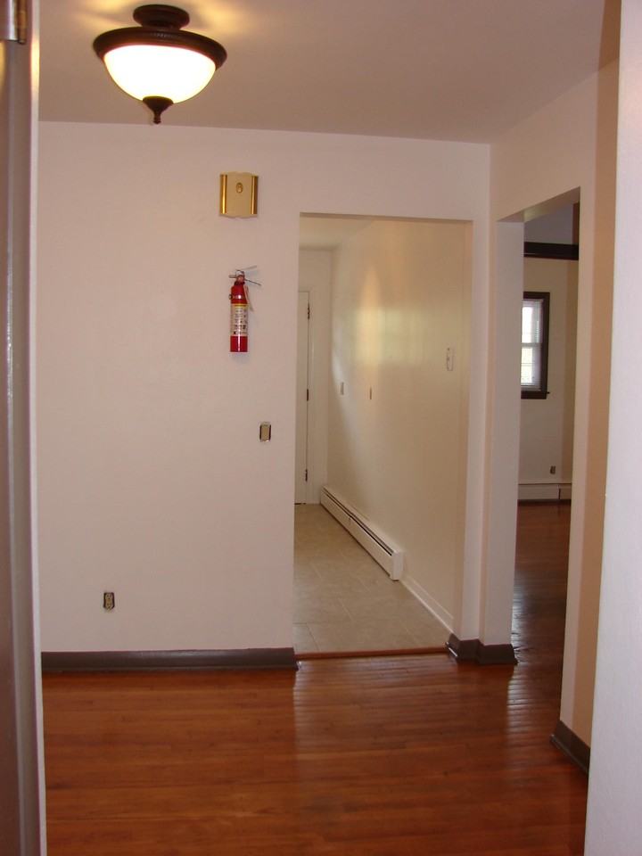 5706 Russett Rd - Photo 4 of 12