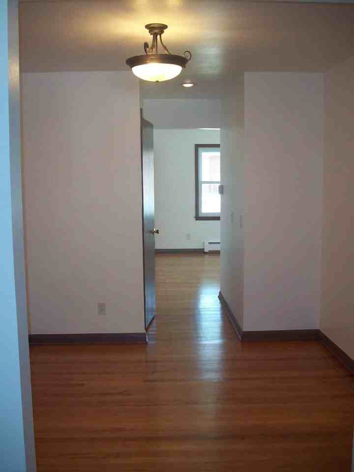 5706 Russett Rd - Photo 5 of 12