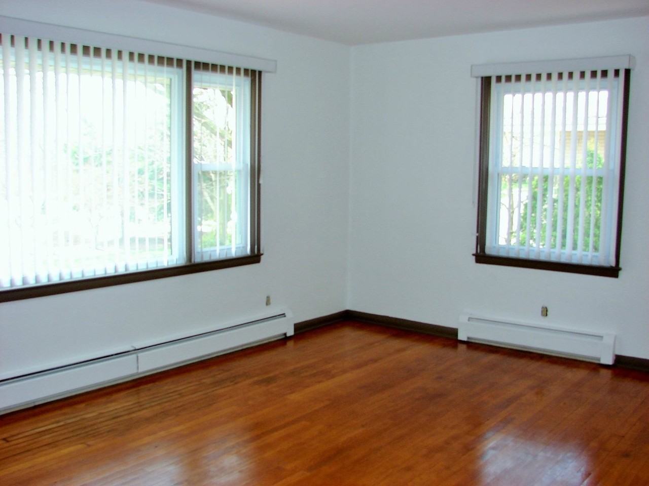 5706 Russett Rd - Photo 6 of 12