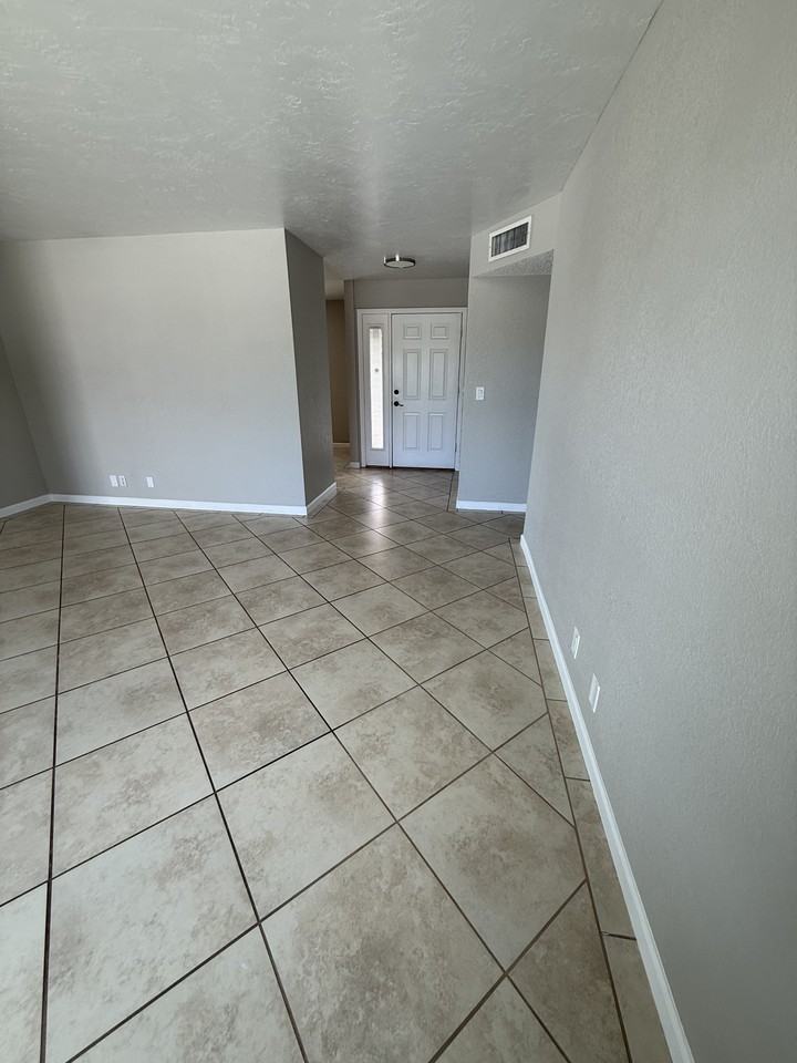 2953 Canyon Oak Dr #NA - Photo 7 of 23