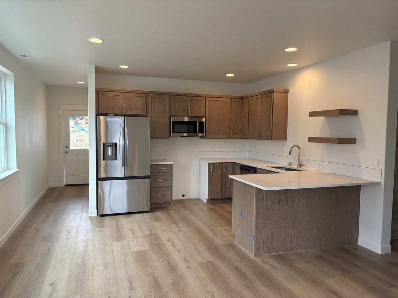 330 Ne Washington St #NA - Photo 4 of 13