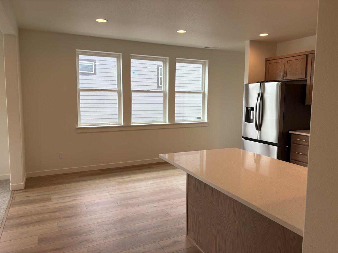 330 Ne Washington St #NA - Photo 5 of 13