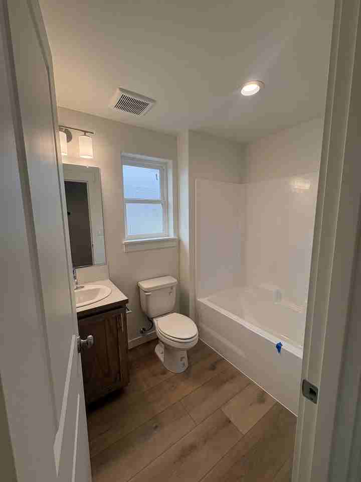 330 Ne Washington St #NA - Photo 6 of 13