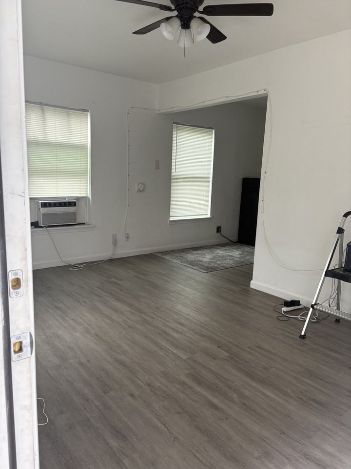 543 Brunswick Blvd #NA - Photo 3 of 8