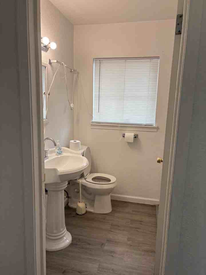 543 Brunswick Blvd #NA - Photo 5 of 8