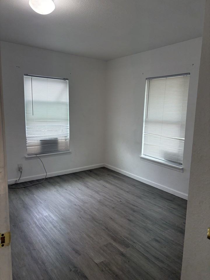 543 Brunswick Blvd #NA - Photo 6 of 8