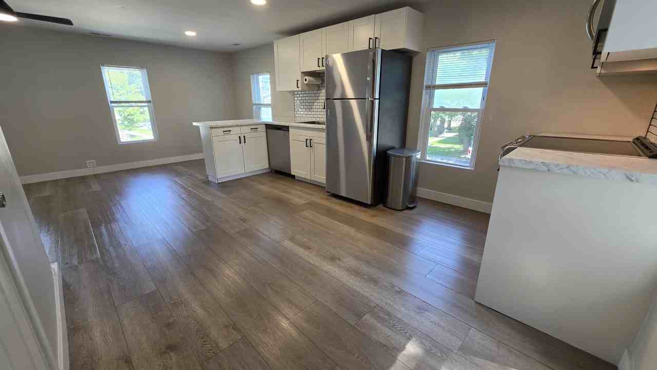 760 E Main St #2 - Photo 4 of 10