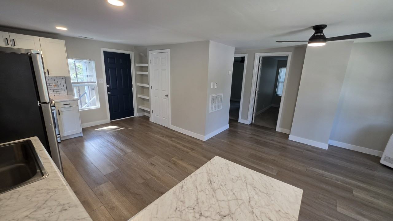 760 E Main St #2 - Photo 5 of 10