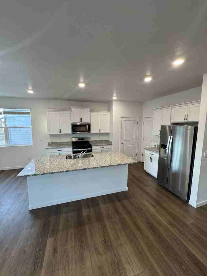 109 62nd Ave #NA - Photo 5 of 32