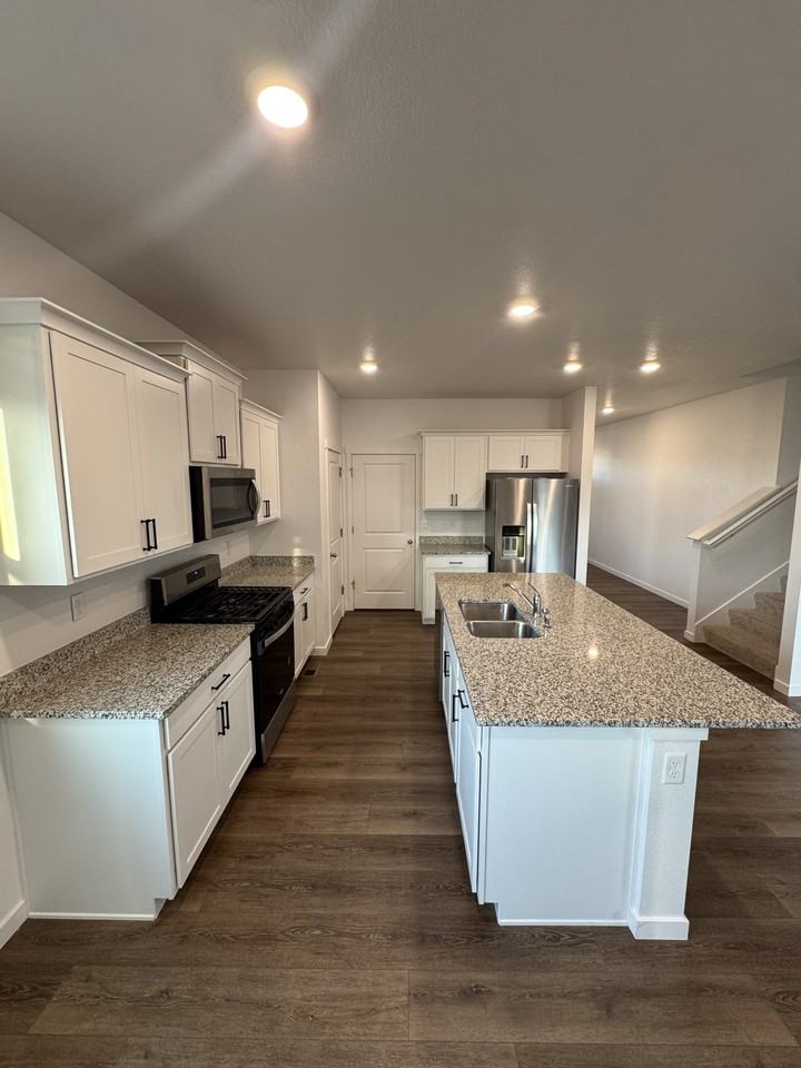 109 62nd Ave #NA - Photo 7 of 32