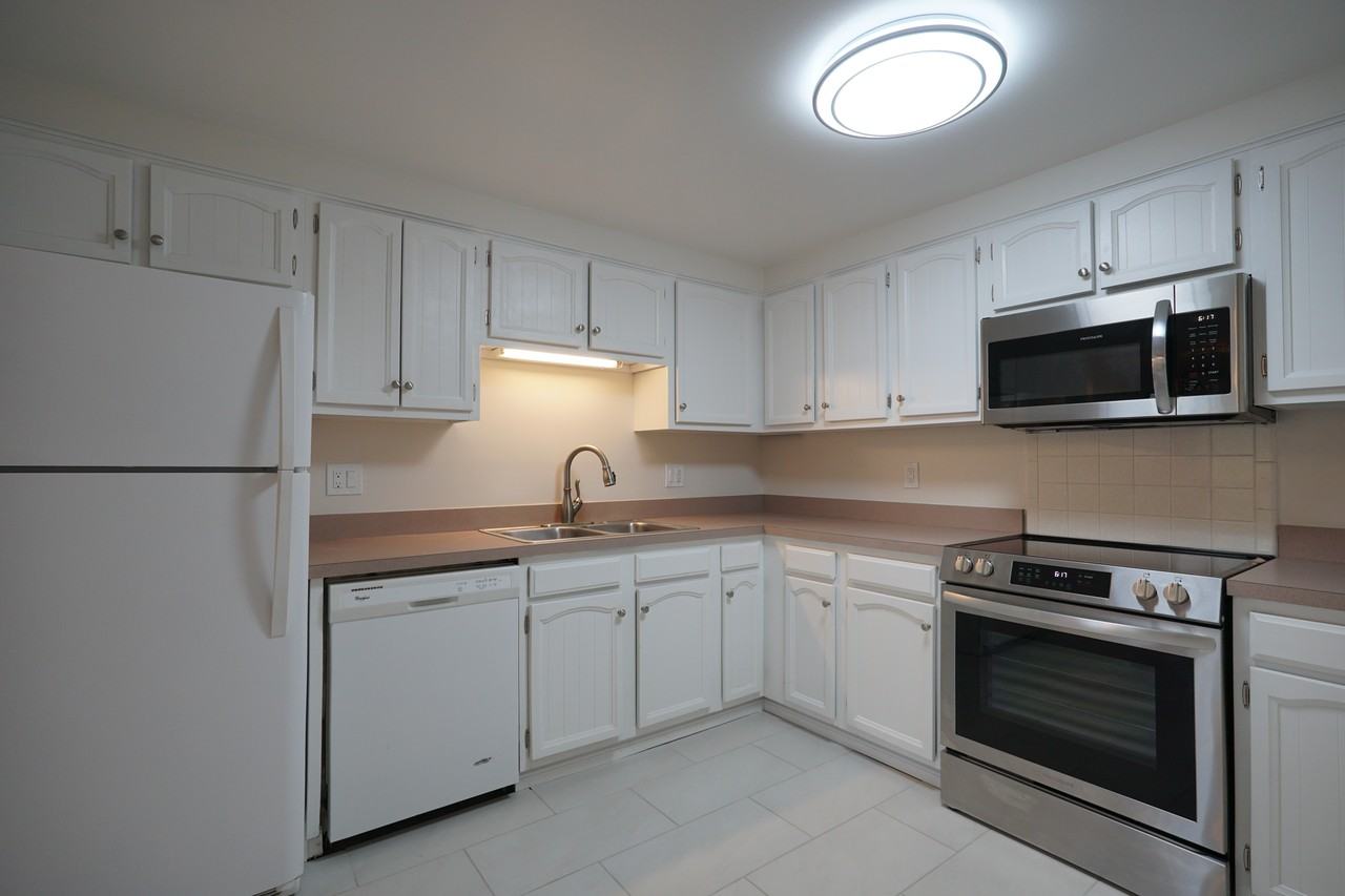 4481 S Buffalo St #5 - Photo 3 of 8