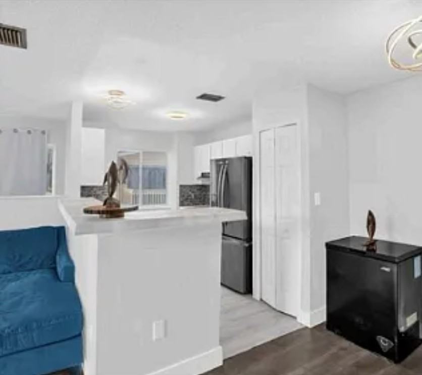 1121 Spring Meadow Dr #1121 - Photo 3 of 9
