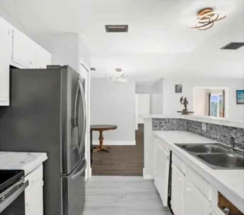 1121 Spring Meadow Dr #1121 - Photo 5 of 9