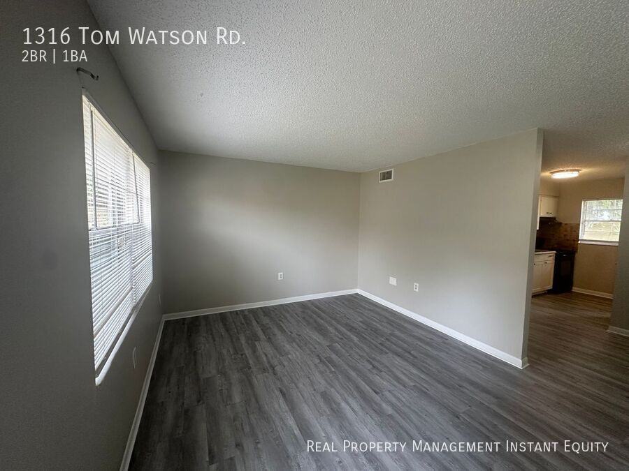 1316 Tom Watson Rd - Photo 3 of 14