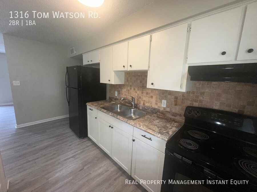 1316 Tom Watson Rd - Photo 6 of 14