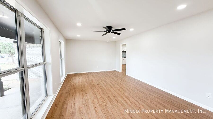 5204 9th St - Photo 4 of 25