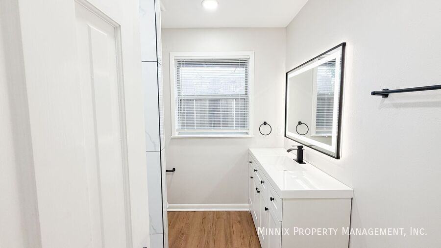 5204 9th St - Photo 5 of 25