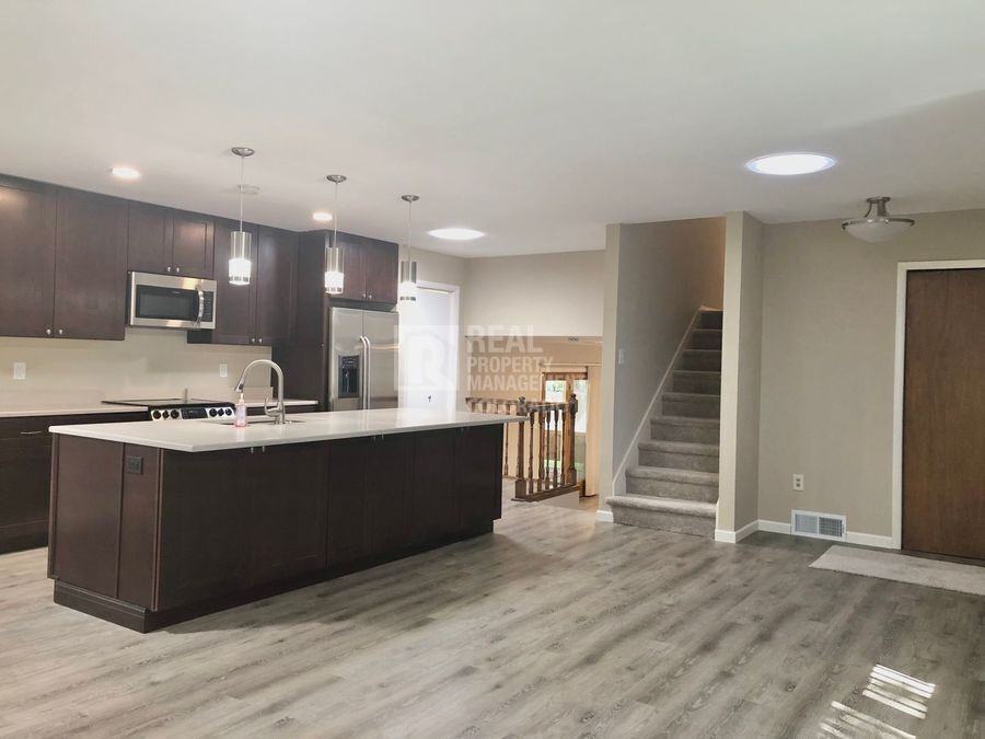 752 Oxford Ln - Photo 4 of 31