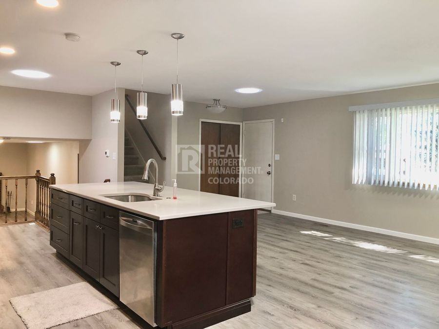 752 Oxford Ln - Photo 6 of 31