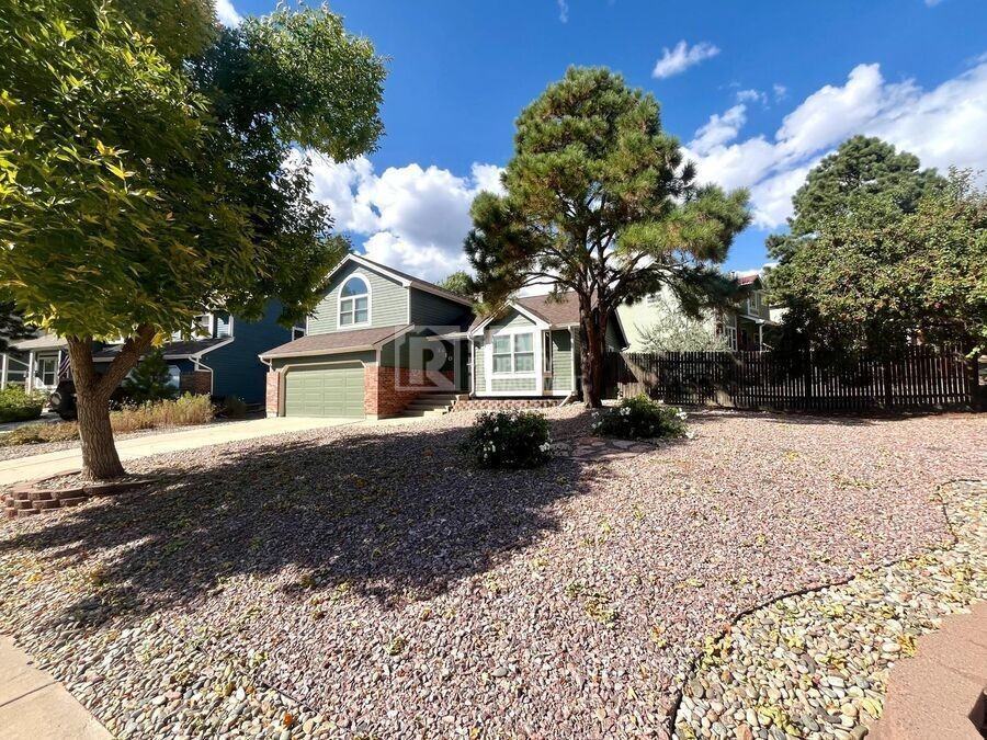 3710 Hickory Hill Dr - Photo 2 of 23
