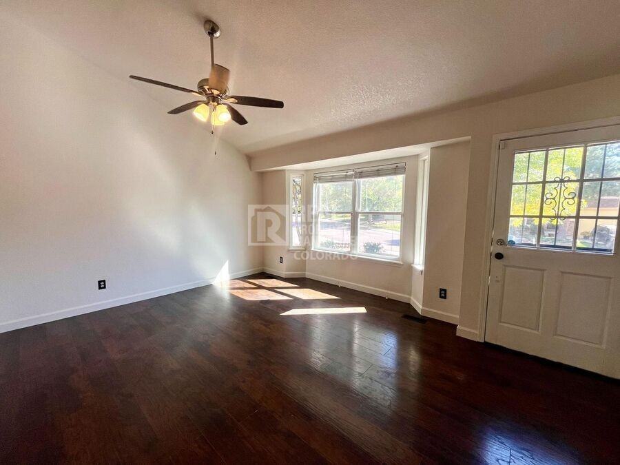 3710 Hickory Hill Dr - Photo 3 of 23