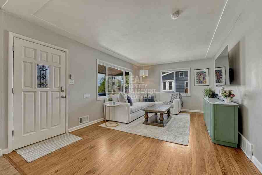 4252 S Logan St - Photo 5 of 43