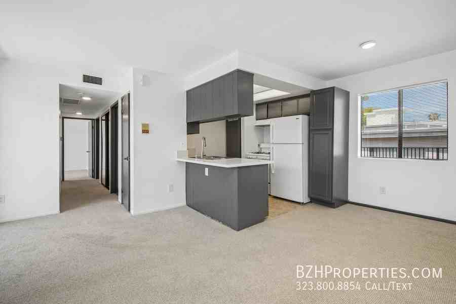 11924 Mayfield Ave - Photo 6 of 40