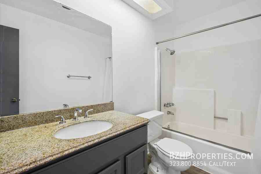 11924 Mayfield Ave - Photo 7 of 40