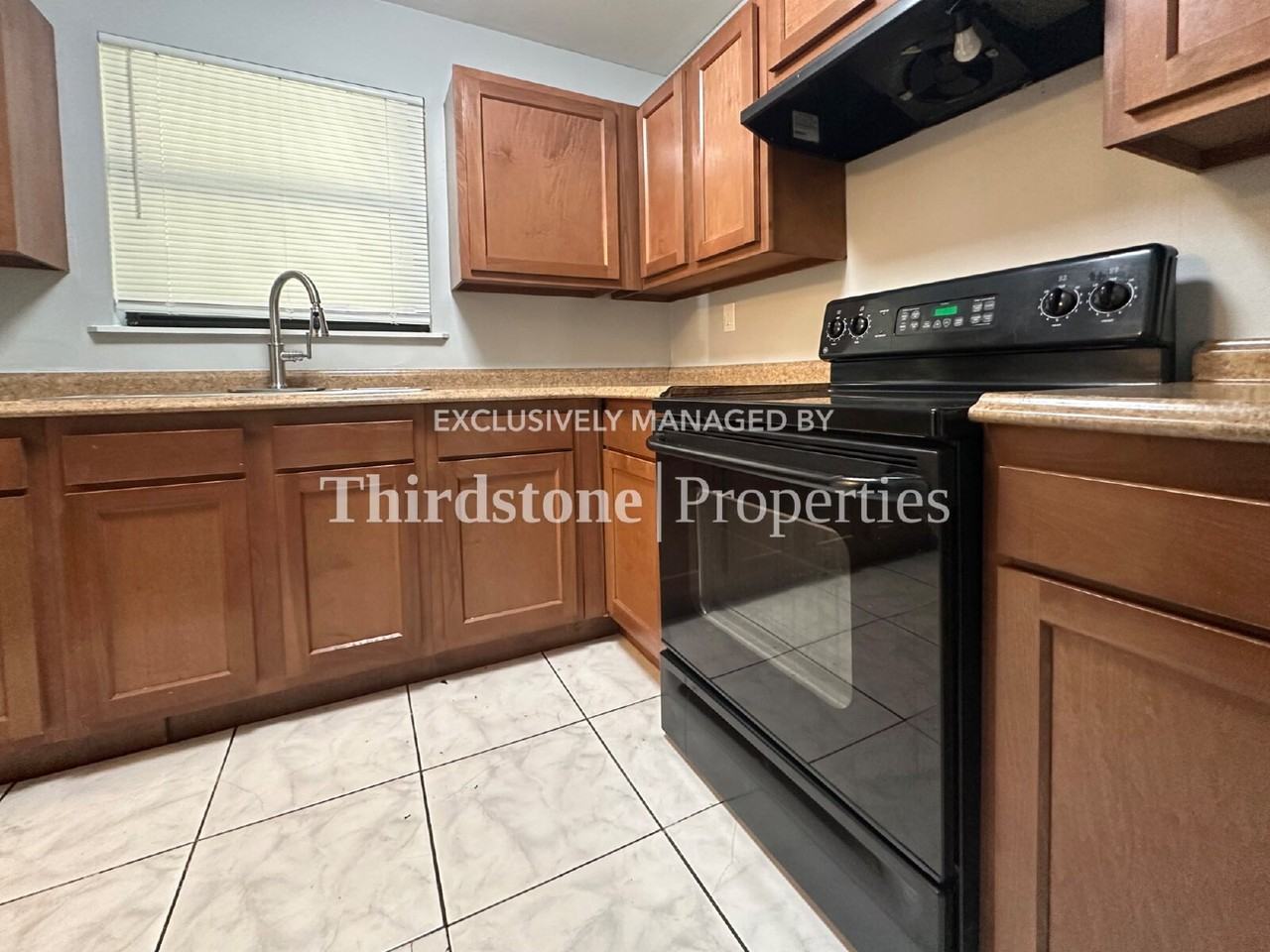 1038 La Marche Dr - Photo 3 of 25