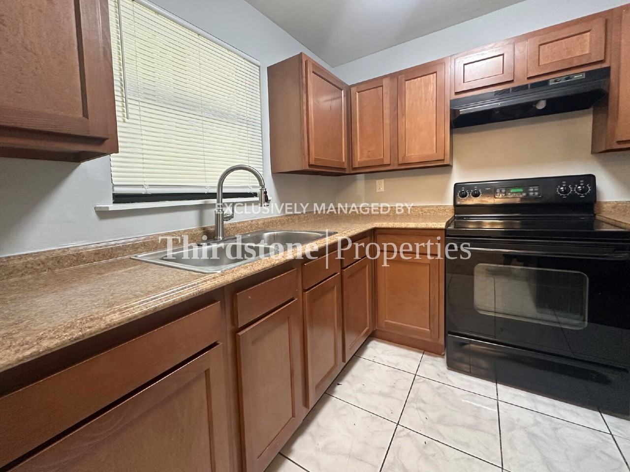 1038 La Marche Dr - Photo 4 of 25