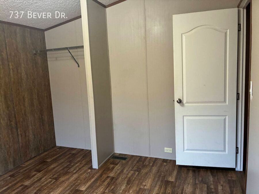 737 Bever Dr - Photo 3 of 21