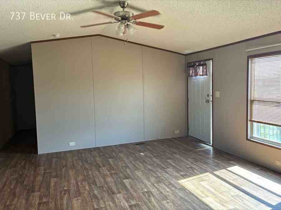 737 Bever Dr - Photo 5 of 21