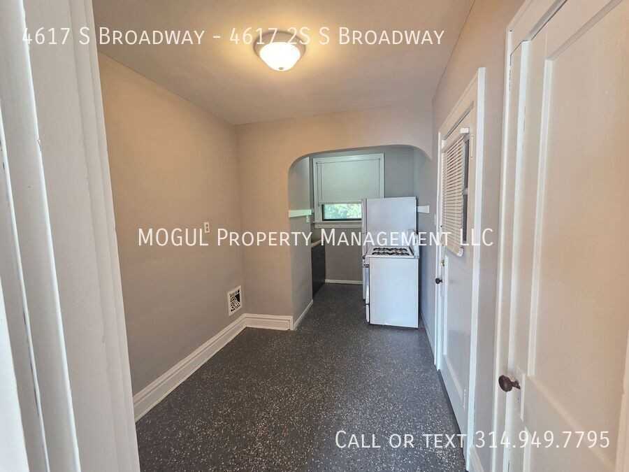 4617 S Broadway - Photo 2 of 9