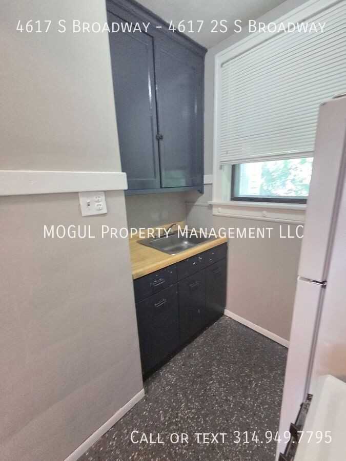 4617 S Broadway - Photo 3 of 9