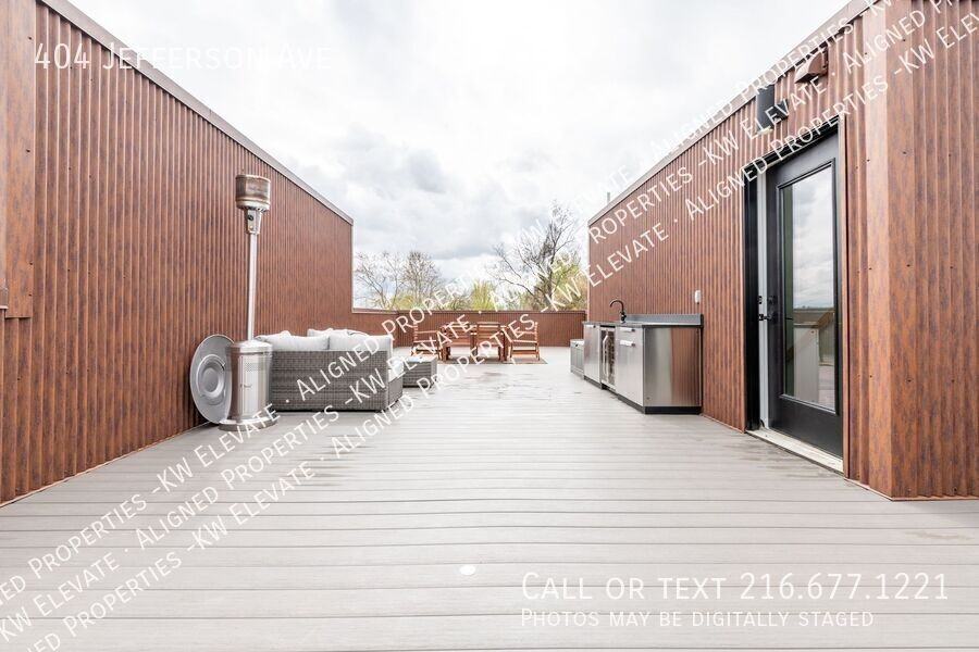 404 Jefferson Ave - Photo 3 of 45
