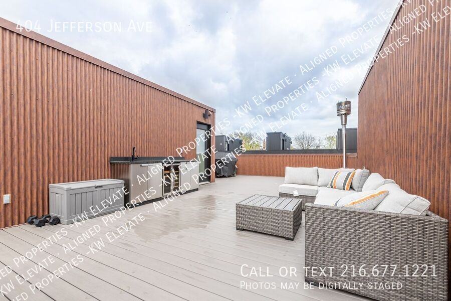 404 Jefferson Ave - Photo 4 of 45
