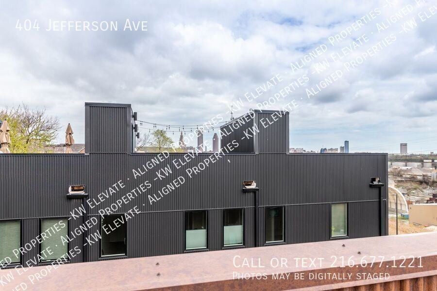 404 Jefferson Ave - Photo 7 of 45