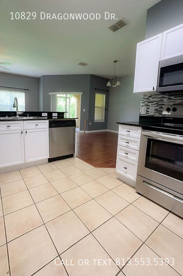 10829 Dragonwood Dr - Photo 4 of 33