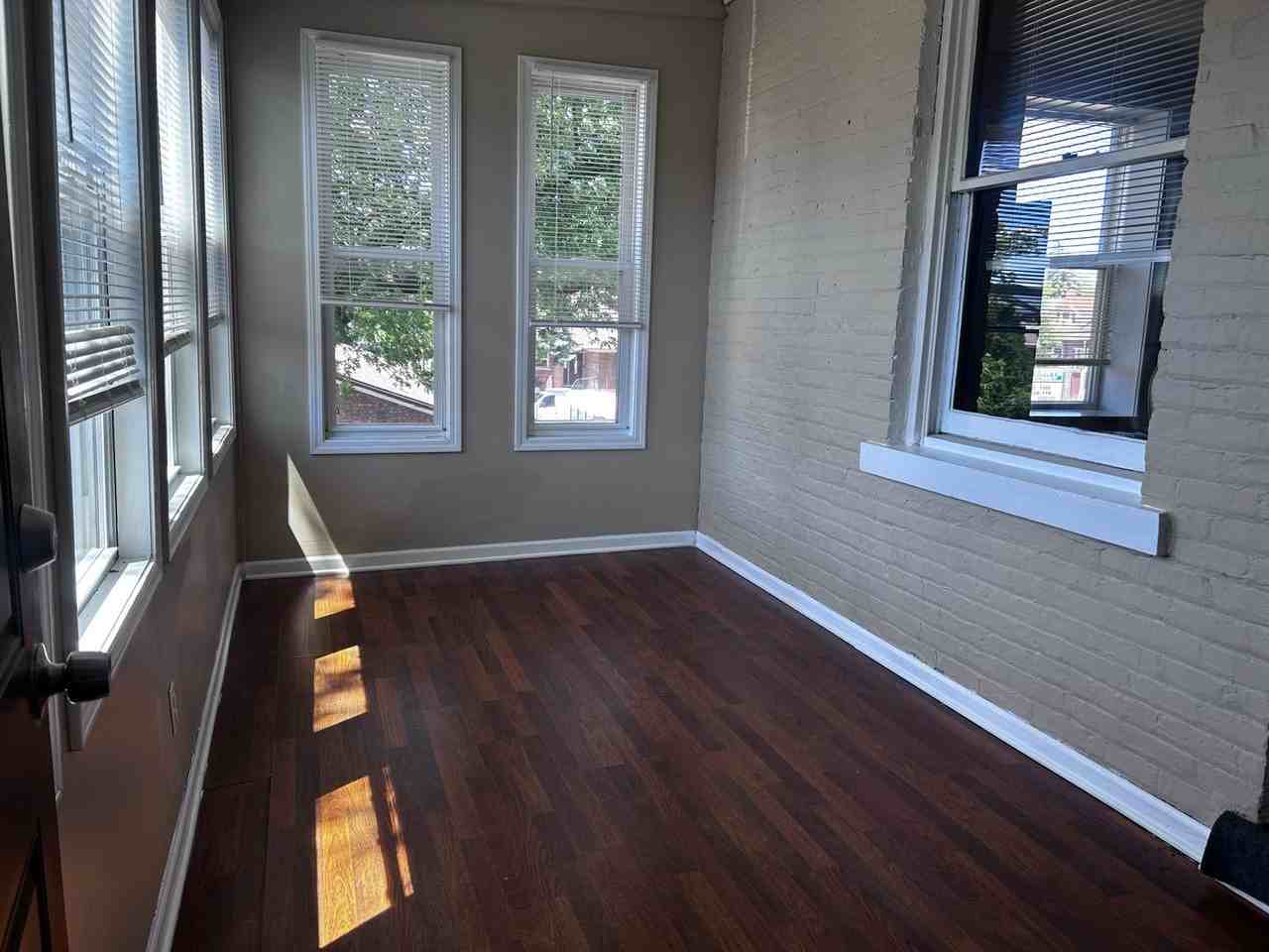 1900 Highland Ave #2R - Photo 5 of 9