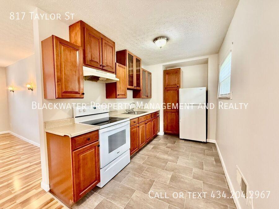 817 Taylor St - Photo 4 of 14