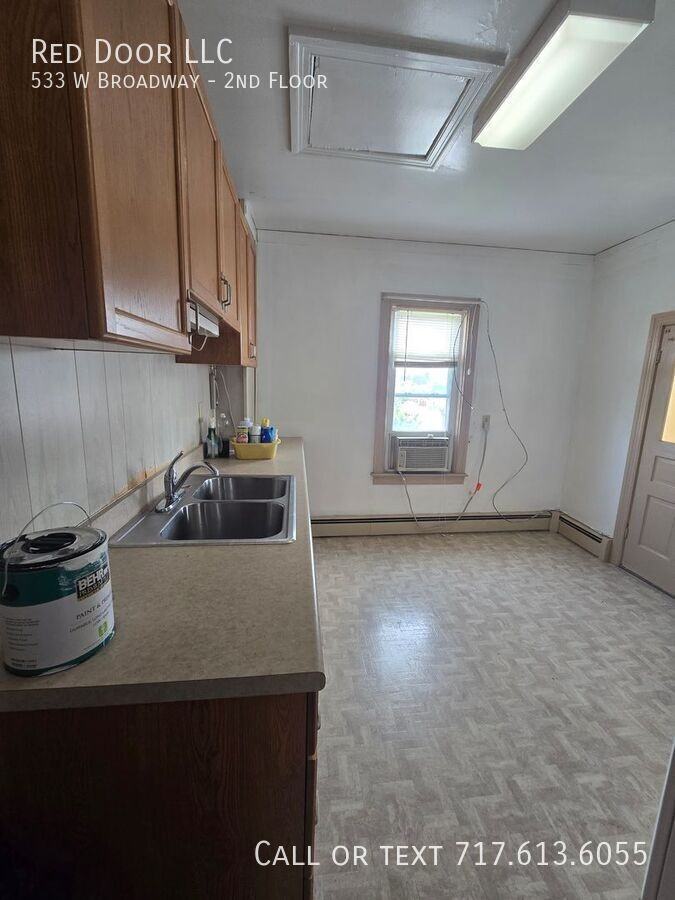 533 W Broadway #2ndFL - Photo 3 of 11