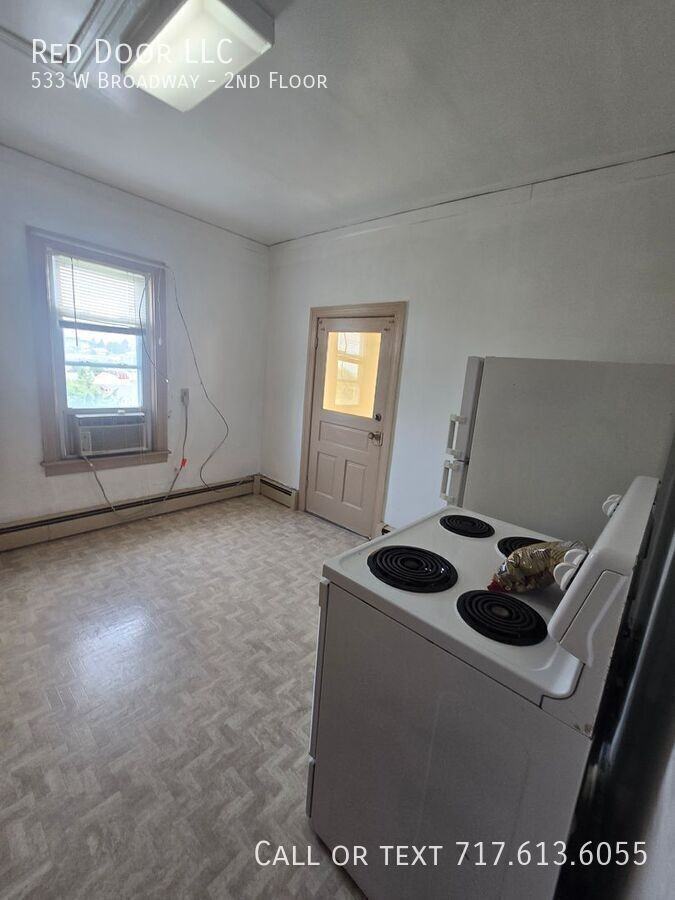 533 W Broadway #2ndFL - Photo 5 of 11