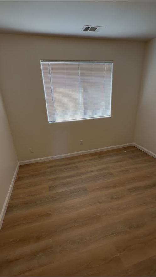 550 Zinfandel St - Photo 3 of 4