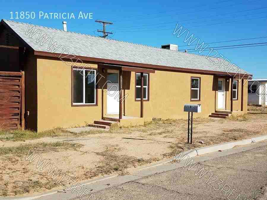 11850 Patricia Ave - Photo 2 of 7