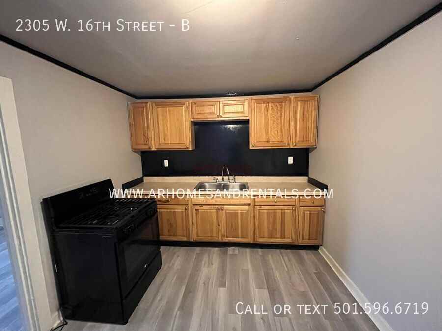 2305 W 16th St #B - Photo 4 of 8