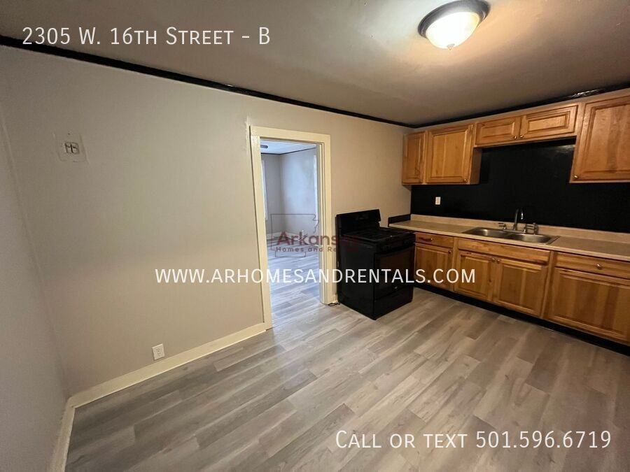 2305 W 16th St #B - Photo 5 of 8