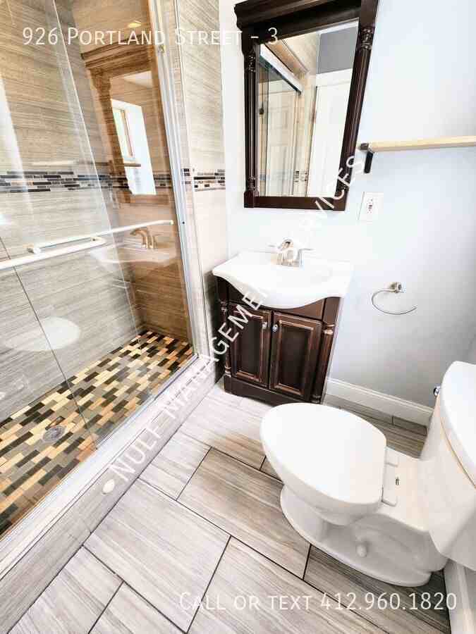 926 Portland St #3 - Photo 4 of 6