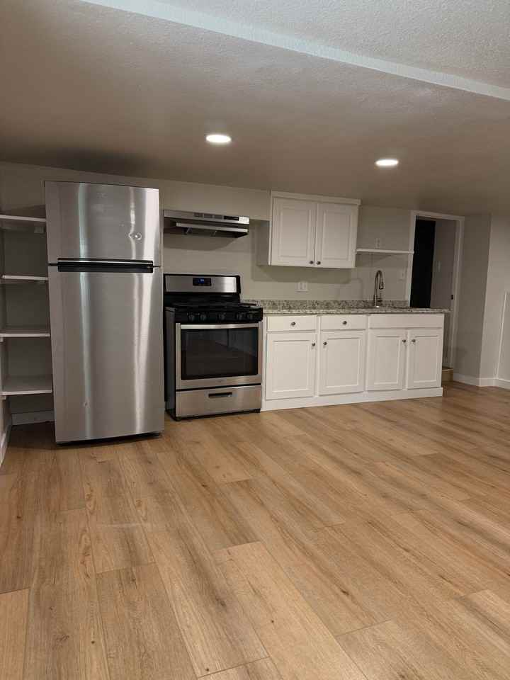 472 Arleta Ave #B - Photo 2 of 14